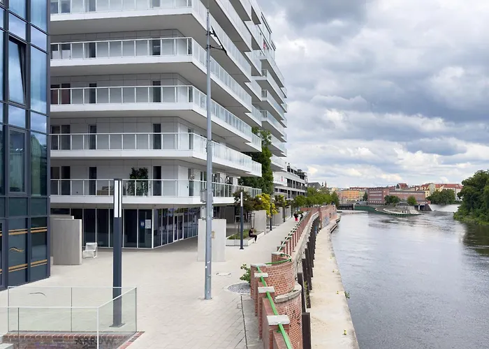 Ksiecia Witolda River And Lift * 브로츠와프